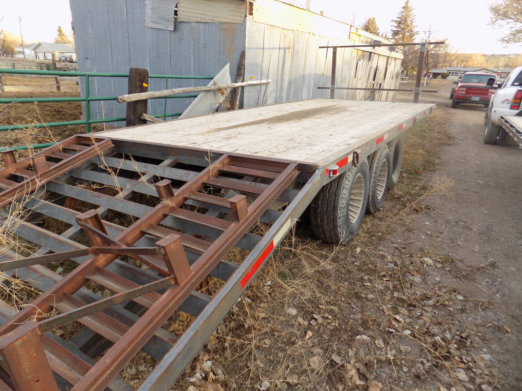 Equipment trailer