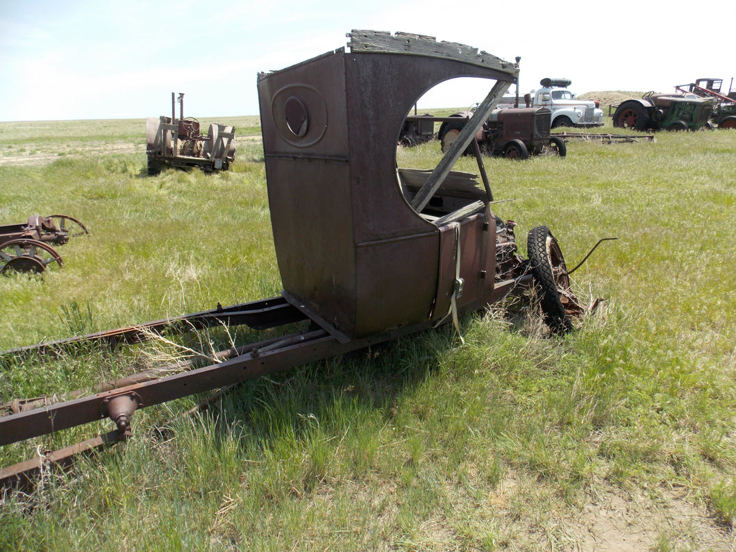 2 Ford C Cabs