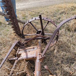 International sickle mower . horse drawn