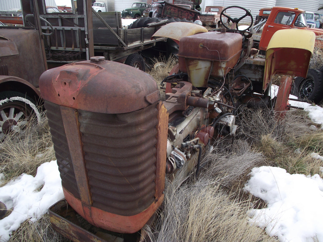 Minne Massey parts tractor .