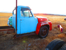 Load image into Gallery viewer, Ford f600 cab and chasssis